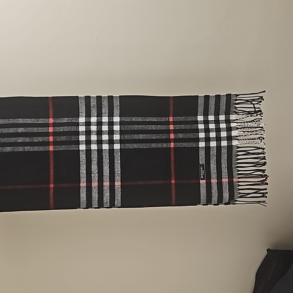 Burberry scarf - Picture 2 of 4